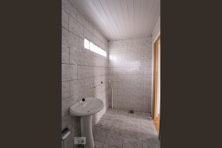 Banheiro de casa de condomínio para alugar com 2 quartos, 70m² em Medianeira, Porto Alegre