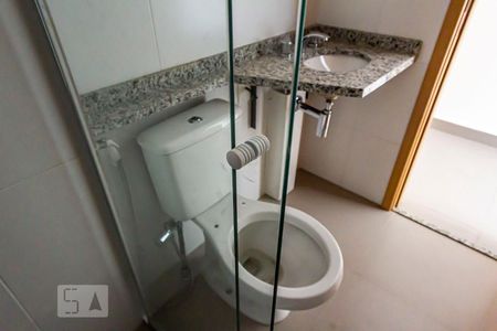 Banheiro de kitnet/studio para alugar com 1 quarto, 20m² em República, São Paulo