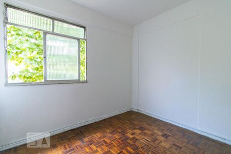 Quarto 1 de apartamento para alugar com 2 quartos, 43m² em Irajá, Rio de Janeiro