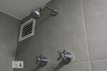 Banheiro de apartamento à venda com 1 quarto, 27m² em Vila Olímpia, São Paulo