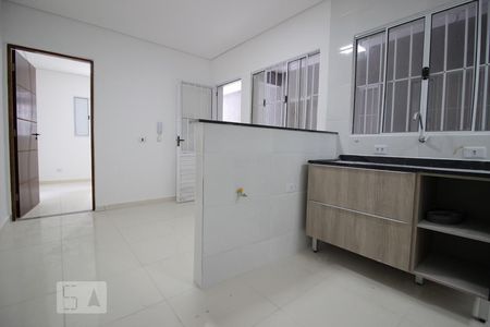 Cozinha de apartamento para alugar com 1 quarto, 35m² em Vila Carbone, São Paulo
