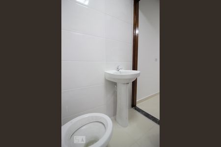 Banheiro de apartamento para alugar com 1 quarto, 35m² em Vila Carbone, São Paulo