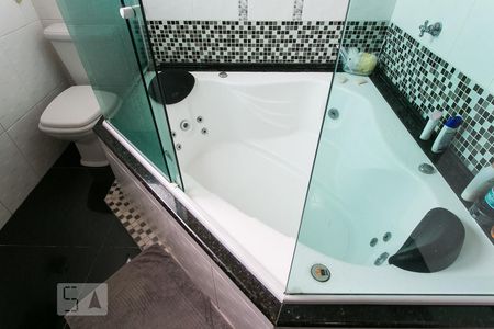 Casa à venda com 340m², 4 quartos e 6 vagasBanheiro da Suíte 1