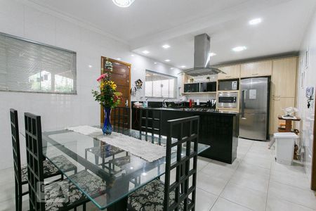 Casa à venda com 340m², 4 quartos e 6 vagasCozinha