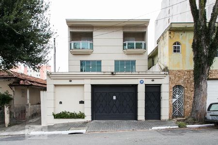 Casa à venda com 340m², 4 quartos e 6 vagasFachada