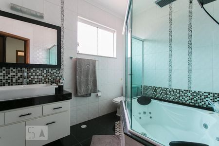 Casa à venda com 340m², 4 quartos e 6 vagasBanheiro da Suíte 1