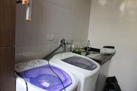 Casa de condomínio à venda com 130m², 3 quartos e 1 vagaÁrea de Serviço