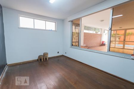 Casa à venda com 750m², 4 quartos e 10 vagasBiblioteca