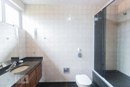 Casa à venda com 750m², 4 quartos e 10 vagasBanheiro da Suíte 1