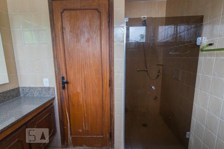 Casa à venda com 750m², 4 quartos e 10 vagasBanheiro da Suíte 4