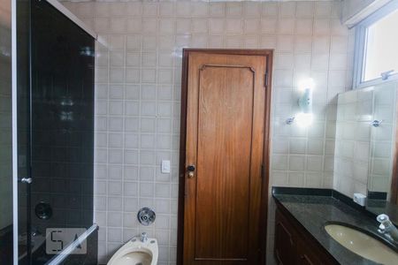 Casa à venda com 750m², 4 quartos e 10 vagasBanheiro da Suíte 1