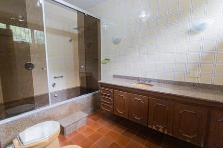 Casa à venda com 750m², 4 quartos e 10 vagasBanheiro da Suíte 3