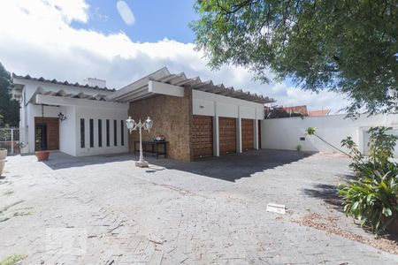 Casa à venda com 750m², 4 quartos e 10 vagasFachada