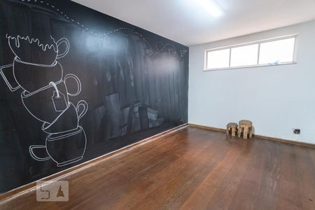 Casa à venda com 750m², 4 quartos e 10 vagasBiblioteca