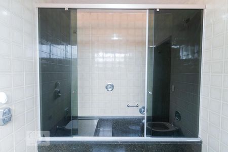 Casa à venda com 750m², 4 quartos e 10 vagasBanheiro da Suíte 1