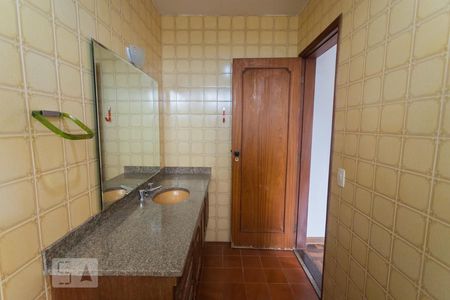 Casa à venda com 750m², 4 quartos e 10 vagasBanheiro da Suíte 2