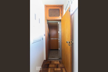 Casa à venda com 750m², 4 quartos e 10 vagasElevador