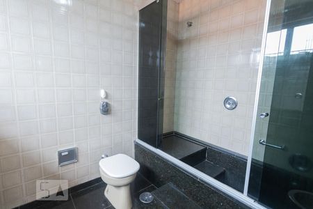 Casa à venda com 750m², 4 quartos e 10 vagasBanheiro da Suíte 1