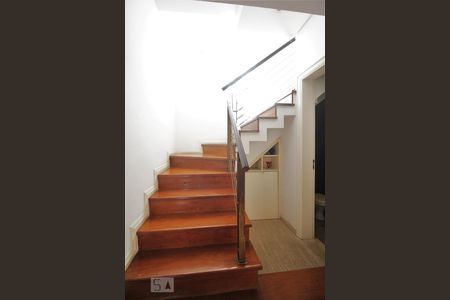 Escadas de casa de condomínio à venda com 3 quartos, 290m² em Jardim Panorama, São Paulo