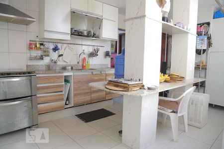 Apartamento à venda com 303m², 5 quartos e sem vagaCozinha