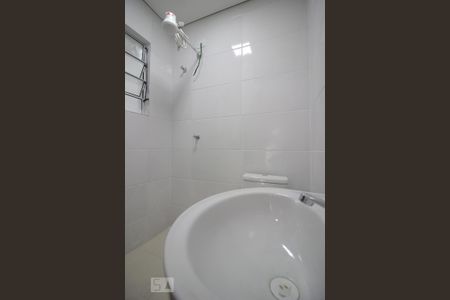 Banheiro de kitnet/studio para alugar com 1 quarto, 35m² em Vila Carbone, São Paulo