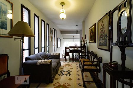 Ante sala de casa à venda com 4 quartos, 450m² em Vila Madalena, São Paulo