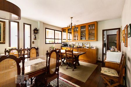Sala de Jantar de casa à venda com 4 quartos, 450m² em Vila Madalena, São Paulo