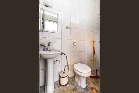 Casa para alugar com 250m², 2 quartos e 3 vagas Casa para alugar com 250m², 2 quartos e 3 vagasBanheiro de Serviço