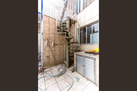 Casa para alugar com 250m², 2 quartos e 3 vagas Casa para alugar com 250m², 2 quartos e 3 vagasEscadas Área de Serviço