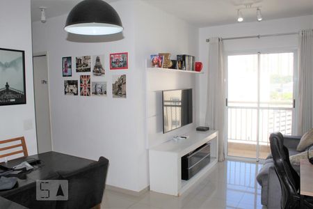 Sala  de apartamento à venda com 2 quartos, 61m² em Jardim Tupanci, Barueri