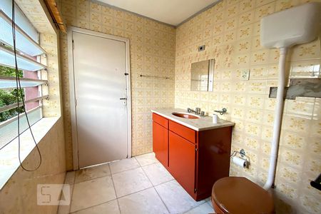 Casa à venda com 250m², 5 quartos e 3 vagas Casa à venda com 250m², 5 quartos e 3 vagasBanheiro 2