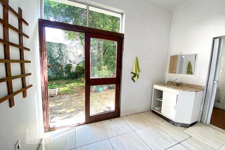 Casa à venda com 250m², 5 quartos e 3 vagas Casa à venda com 250m², 5 quartos e 3 vagasVaranda