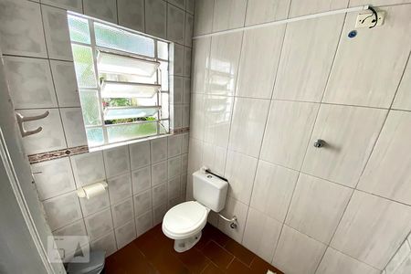 Casa à venda com 250m², 5 quartos e 3 vagas Casa à venda com 250m², 5 quartos e 3 vagasBanheiro