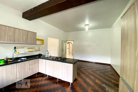 Casa à venda com 250m², 5 quartos e 3 vagas Casa à venda com 250m², 5 quartos e 3 vagasCozinha