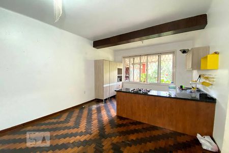 Casa à venda com 250m², 5 quartos e 3 vagas Casa à venda com 250m², 5 quartos e 3 vagasCozinha