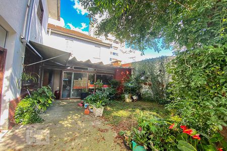 Casa à venda com 250m², 5 quartos e 3 vagas Casa à venda com 250m², 5 quartos e 3 vagasPátio