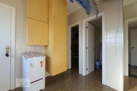Apartamento à venda com 245m², 4 quartos e 3 vagas Apartamento à venda com 245m², 4 quartos e 3 vagasLavanderia
