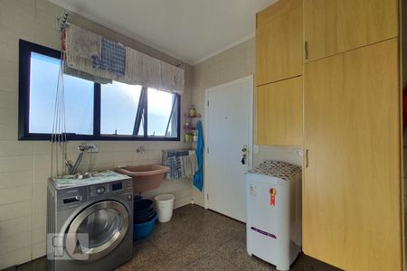 Apartamento à venda com 245m², 4 quartos e 3 vagas Apartamento à venda com 245m², 4 quartos e 3 vagasLavanderia