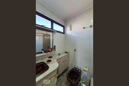 Apartamento à venda com 245m², 4 quartos e 3 vagas Apartamento à venda com 245m², 4 quartos e 3 vagasBanheiro da suíte 2