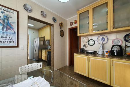 Apartamento à venda com 245m², 4 quartos e 3 vagas Apartamento à venda com 245m², 4 quartos e 3 vagasCopa