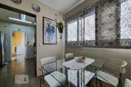 Apartamento à venda com 245m², 4 quartos e 3 vagas Apartamento à venda com 245m², 4 quartos e 3 vagasCopa