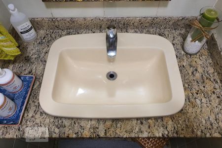 Apartamento à venda com 245m², 4 quartos e 3 vagas Apartamento à venda com 245m², 4 quartos e 3 vagasLavabo