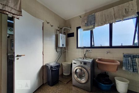 Apartamento à venda com 245m², 4 quartos e 3 vagas Apartamento à venda com 245m², 4 quartos e 3 vagasLavanderia