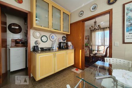 Apartamento à venda com 245m², 4 quartos e 3 vagas Apartamento à venda com 245m², 4 quartos e 3 vagasCopa