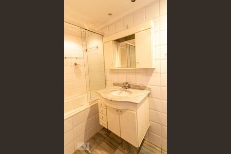 Apartamento para alugar com 110m², 3 quartos e 1 vaga Apartamento para alugar com 110m², 3 quartos e 1 vagaBanheiro da Suíte