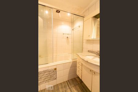 Apartamento para alugar com 110m², 3 quartos e 1 vaga Apartamento para alugar com 110m², 3 quartos e 1 vagaBanheiro da Suíte