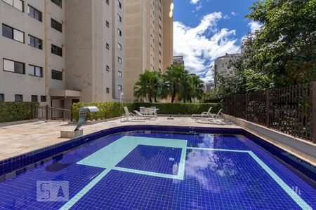 Apartamento para alugar com 100m², 3 quartos e 2 vagasÁrea comum - Piscina