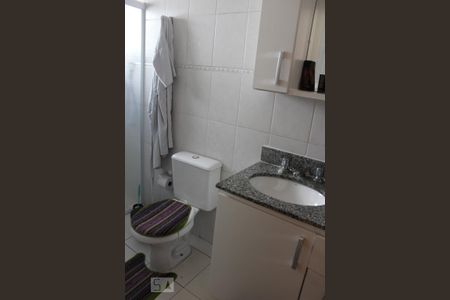 Casa à venda com 100m², 2 quartos e 2 vagasBanheiro da Suíte 1