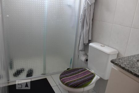 Casa à venda com 100m², 2 quartos e 2 vagasBanheiro da Suíte 1