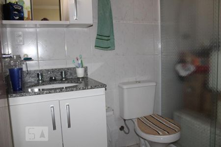 Casa à venda com 100m², 2 quartos e 2 vagasBanheiro da Suíte 2